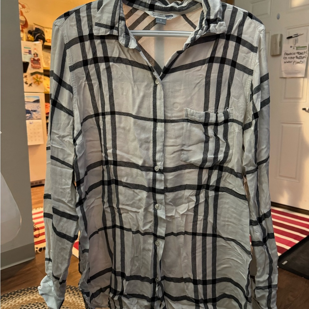 Old Navy Black and White Plaid Button Down Shirt